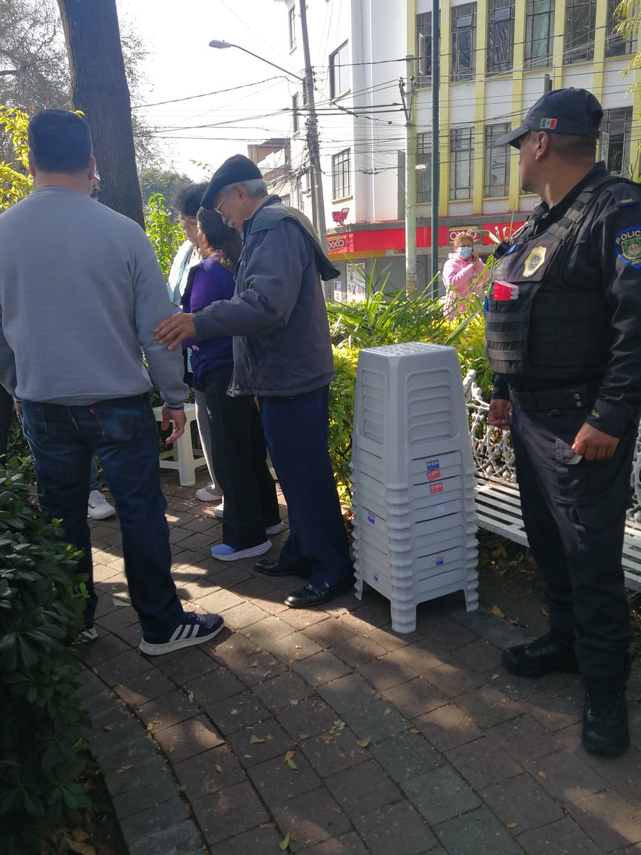 VillaDeCortesBJ's tweet photo. Sigamos con la violencia y delincuencia en @BJAlcaldia.
Hoy en la Asamblea de Rendición de cuentas #PP2025. El capo @LuisMendozaBJ envío a su porro-chofer, Mario Ruiz, Copaco panista, a reventar la reunión. Tuve que llamar a @SSC_CDMX porque no me dejaba hablar de la opacidad. https://t.co/6ZX06N4f1e