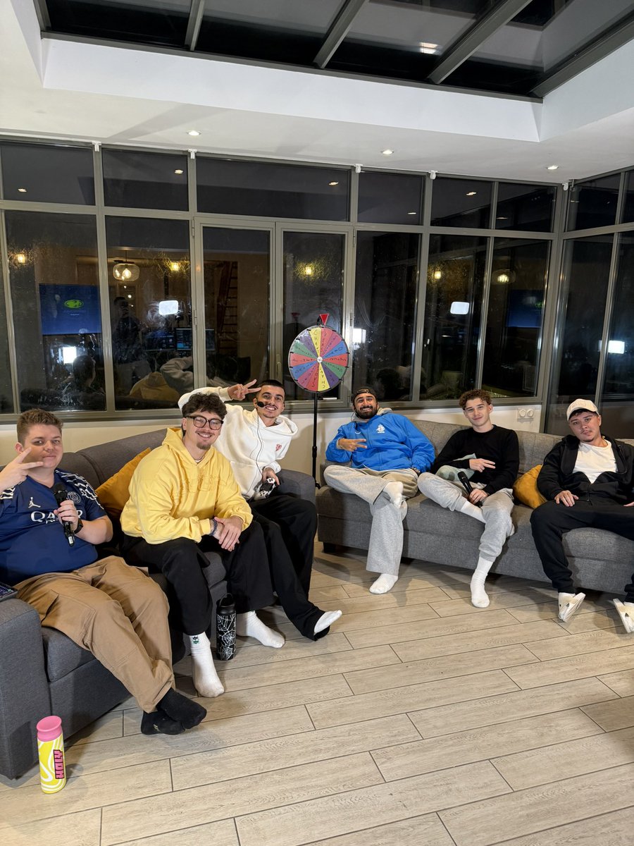 ON EST PARTI POUR UN ÉNORME PACK OPENING CE SOIR ! 🔥

On vous envoie 200€ de Points FC a gagner sur le Live au fur et à mesure 👀

C’est maintenant sur TWITCH ! 💜