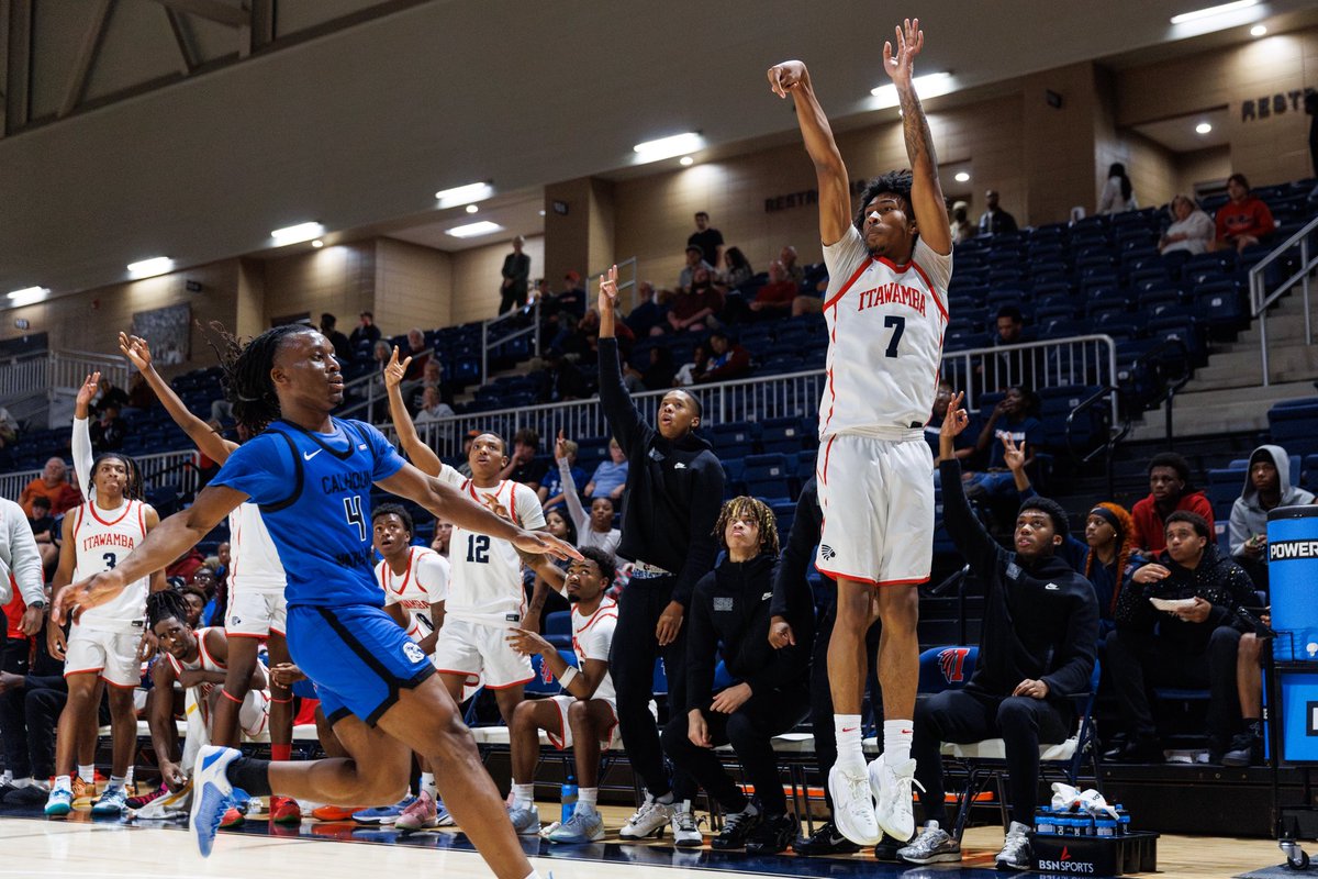 LetsGoICCMBB's tweet image. Jaden Harper (@JadenGetBuckets) 6'5 W
- 13 PPG [46 FG%]
- 43.4 [3FG%] (5.8 ATT/GM)

@JC4PT @JUCOadvocate @HoopExchange