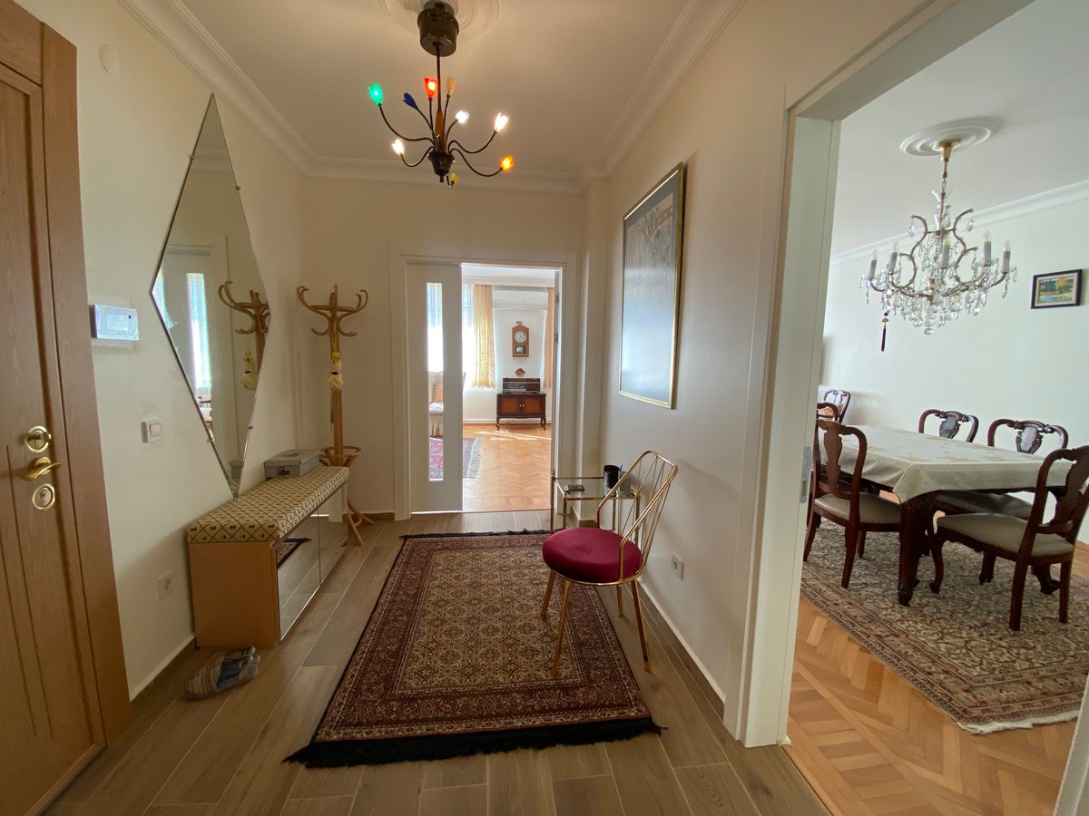 bdalgakiran's tweet photo. Sultanahmet’te 150 m2 Antika Eşyalı 4+1 Kiralık Daire

- Expatlar için

- Ayasofya ve Sultanahmet Camii’leri 3 d2 dk

- Topkapı Sarayı 8 dk

- Tramvay durağı 3 dk

- Ayda 8 gün temizlik hizmeti

Bilgi : 0532 647 36 27

#sultanahmet #alemdar #kiralik #forrental #expatlifestyle https://t.co/VoAI3yWi85