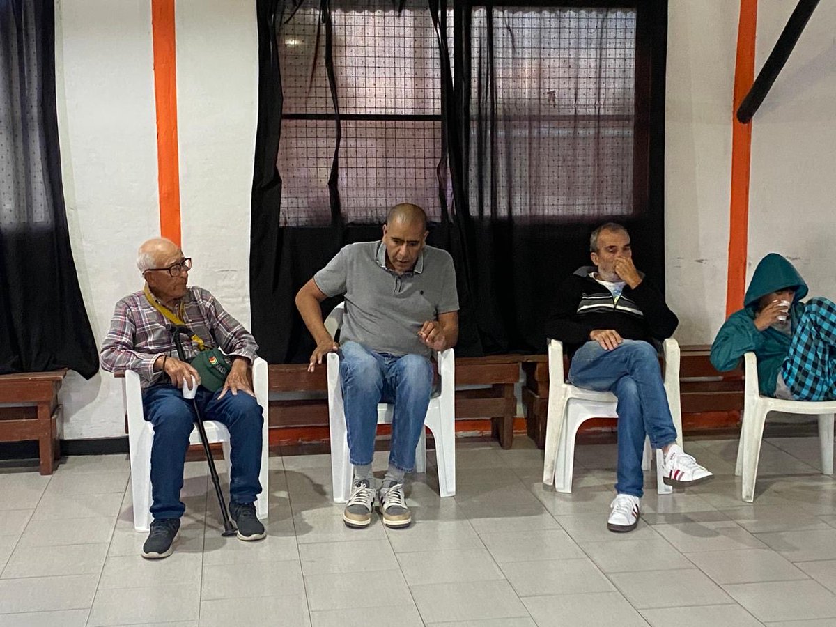agrupacionsiem1's tweet photo. ✌🏻Ayer en el club El Globo de #LaPaloma  acompañamos la reunión con afiliados al partido justicialista , donde se charló sobre la proximidad de elecciones internas del PJ y quien precederá su liderazgo tanto en Tigre como asi tambien en la Provincial de Bs. As. https://t.co/JnMdftvsMY