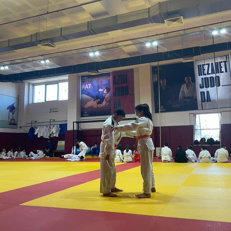 ➖Judo 🥋

Judo Minikler Türkiye Şampiyonası öncesi antrenörlerimiz ve il temsilciliğimiz tarafından, Türkiye Şampiyonasında ilimizi temsil edecek sporcularımız için il seçmeleri ve judo kuşak sınavı gerçekleştirildi.

📍Tuşba Çok Amaçlı Spor Salonu