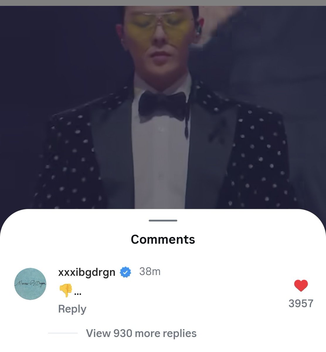 8KLIFE's tweet photo. G-Dragon dropping a 👎🏻 under the MAMA Awards post says it all. He wasn't impressed, especially with that sound system. A legend expecting legendary standards. Fancams were way better. https://t.co/57K9r0FbAK