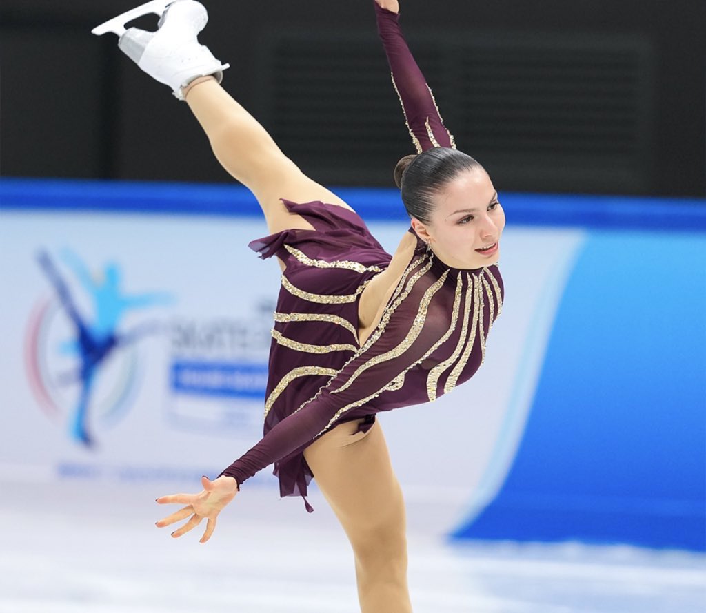 Chingones_sport's tweet photo. 🏆❄️ ¡Andrea Montesinos se lleva el PRIMER LUGAR en el Free Skate!
En la Santa Claus Cup 2025, nuestra patinadora mexicana brilló con una rutina sólida, precisa y artística que la puso en lo más alto del programa libre. 🇲🇽✨
#AndreaMontesinos #SantaClausCup #ChingonesMX https://t.co/8hUHCWF6tF