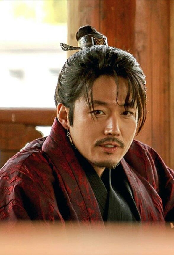 RoushdyBinge's tweet photo. Jang Hyuk (My Country: The New Age) 🆚 Yoo Yeon Seok (Mr. Sunshine) https://t.co/o0ie8OX7WN
