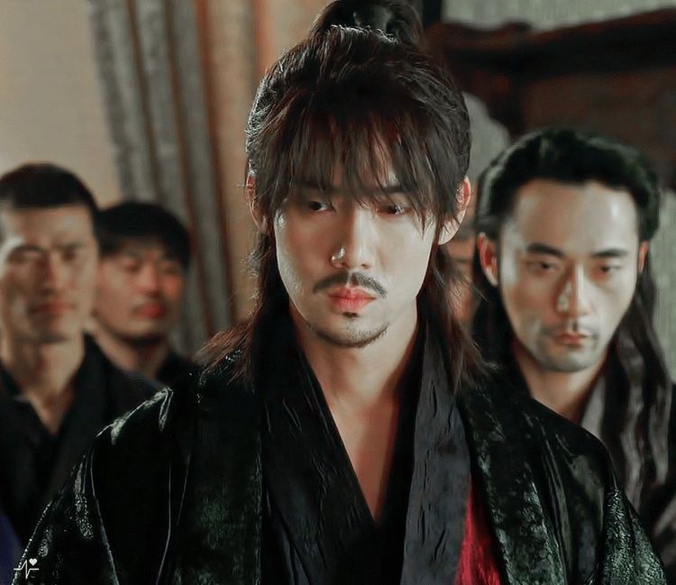 RoushdyBinge's tweet photo. Jang Hyuk (My Country: The New Age) 🆚 Yoo Yeon Seok (Mr. Sunshine) https://t.co/o0ie8OX7WN