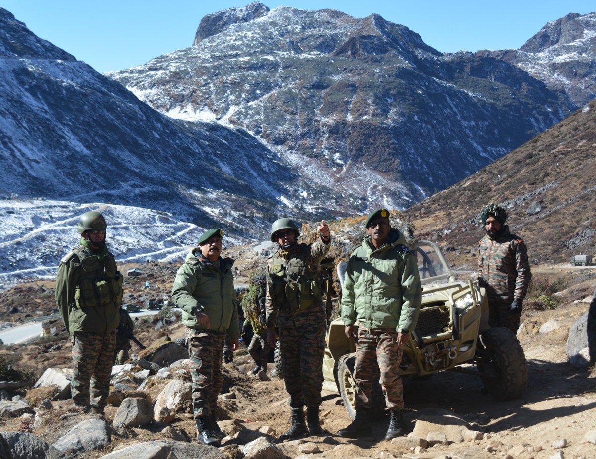 easterncomd's tweet image. Lt Gen YS Ahlawat, #GOC, #BrahmastraCorps, alongwith the #GOC, #TrinetraDivision and #GOC, #CockerelDivison visited the troops undergoing #BrahmastraPrahar exercise in high altitude terrain in #EasternTheatre.

#GOC, #BrahmastraCorps reviewed the #OperationalPreparedness of the…