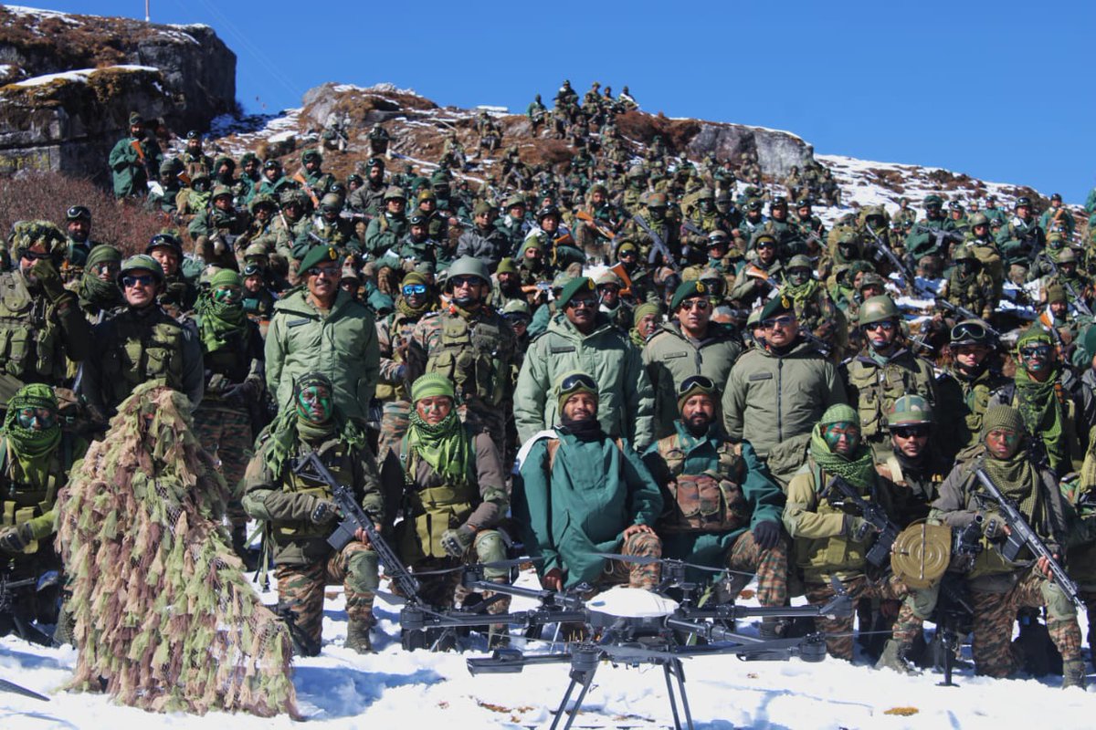 easterncomd's tweet image. Lt Gen YS Ahlawat, #GOC, #BrahmastraCorps, alongwith the #GOC, #TrinetraDivision and #GOC, #CockerelDivison visited the troops undergoing #BrahmastraPrahar exercise in high altitude terrain in #EasternTheatre.

#GOC, #BrahmastraCorps reviewed the #OperationalPreparedness of the…