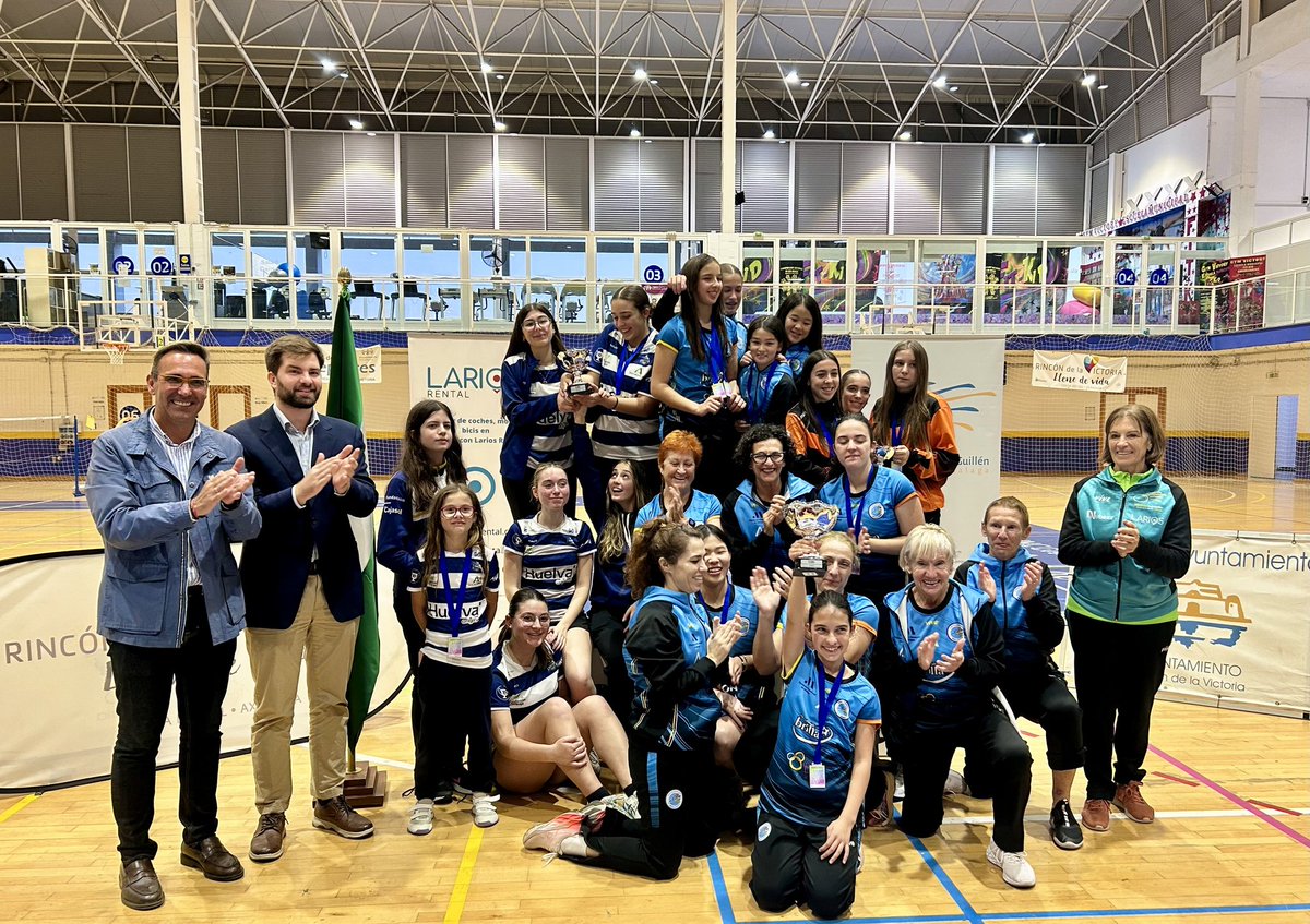 🏸 El Pabellón Rubén Ruzafa ha acogido el único Campeonato de bádminton femenino por equipos que se disputa en toda Andalucía.

🏅 Los concejales Antonio José Martín y Nacho Cuadra han entregado los premios a las jugadoras andaluzas.

¡Enhorabuena, campeonas! 👏🏻

#RincónEsDeporte