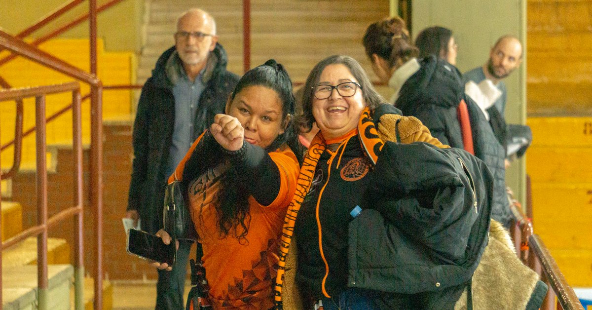 😍 ¡Claro que no, nunca estamos solos!

🌊 La #MareaNaranja está muy presente en el Palacio apoyando a #TheOrangeSquad