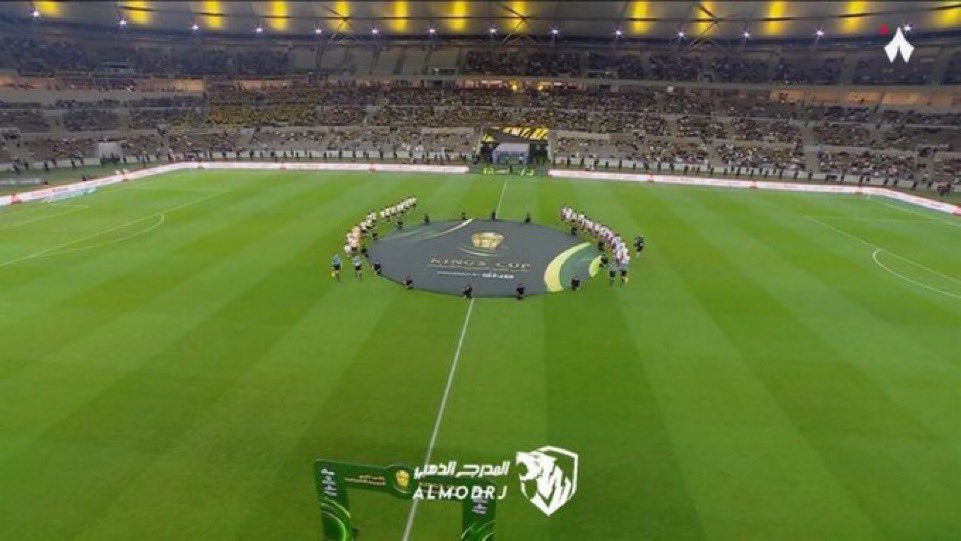 اكثر جمهور ينظر على جماهيرية و حضور الانديه و الواقع ان جماهيريتهم مضحكه و جمهورهم جمهور نهائيات و فرح 

جماهيريتهم كل مالها تصير اسوأ في المنطقه .. والله مهما سويت يا اتحادي انك تبقى اقل من الاهلي بالحضور او بالجماهيريه .. جده خضراااااااء☝🏼💚