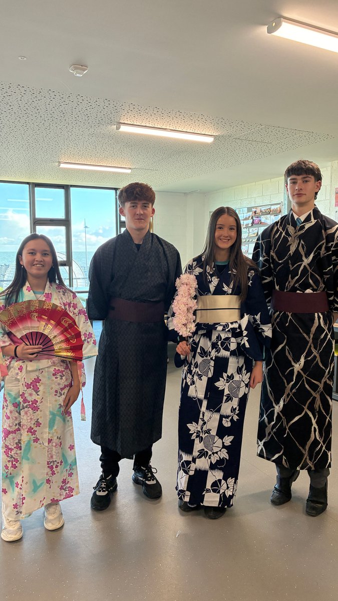 StDavidsSS's tweet image. Our Language teachers hosted a wide array of events as part of Think Languages week. Check out a full report of everything that took place on our website 🇪🇸 🇫🇷 🇩🇪 🇯🇵 wix.to/eH4KM1n #ThinkLanguagesWeek