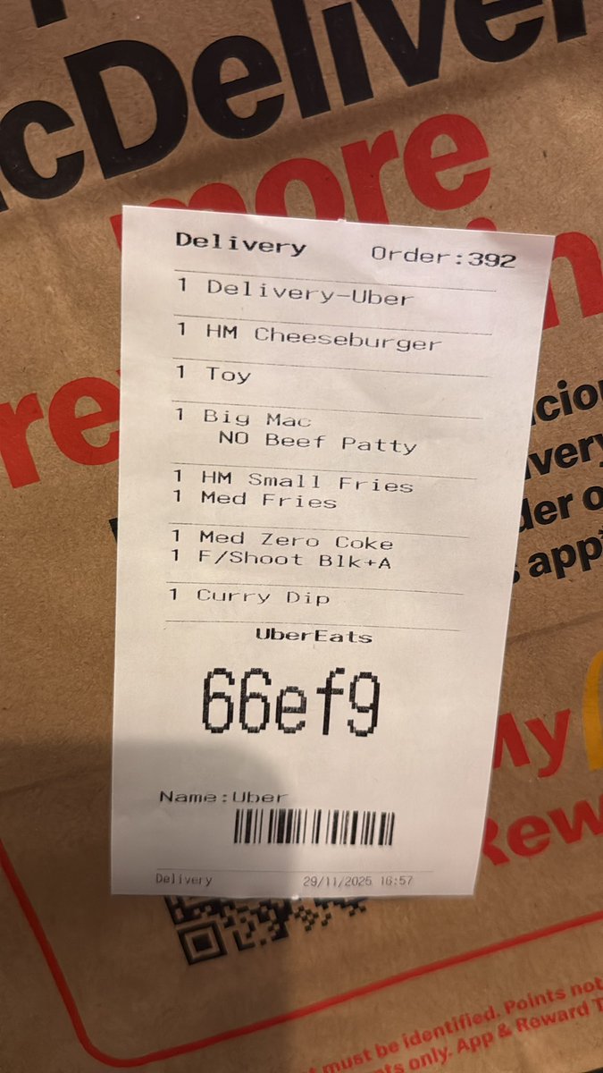daniellebxtch_'s tweet photo. @ubereats_uk @UberUKI_Support  I need some help with an order. It’s saying I’ve ordered with no meat on my receipt however on my online receipt it confirms a normal Big Mac? Why has my beef been removed? https://t.co/jy54vCuA0g