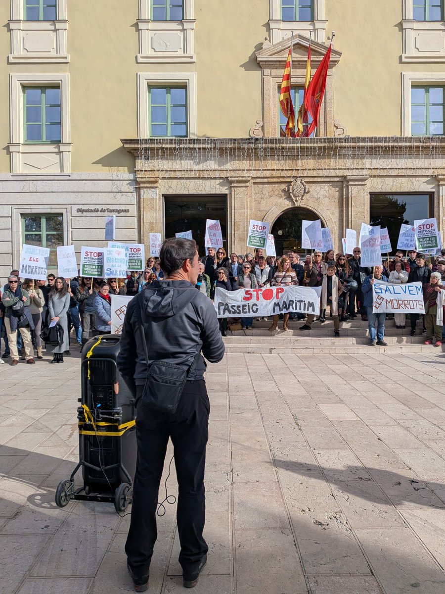 Gràcies a tots els que heu donat suport a <a href="/Soscostacamp/">SOS Costa i Camp de Tarragona</a> i al grup ecologista GATA per aturar les obres de la construcció d'un vial de 5m d'ample pel pas de bicicletes a l'Espai Natural dels Morrots de Tarragona. HO ACONSEGUIREM ✊🏻🌱
