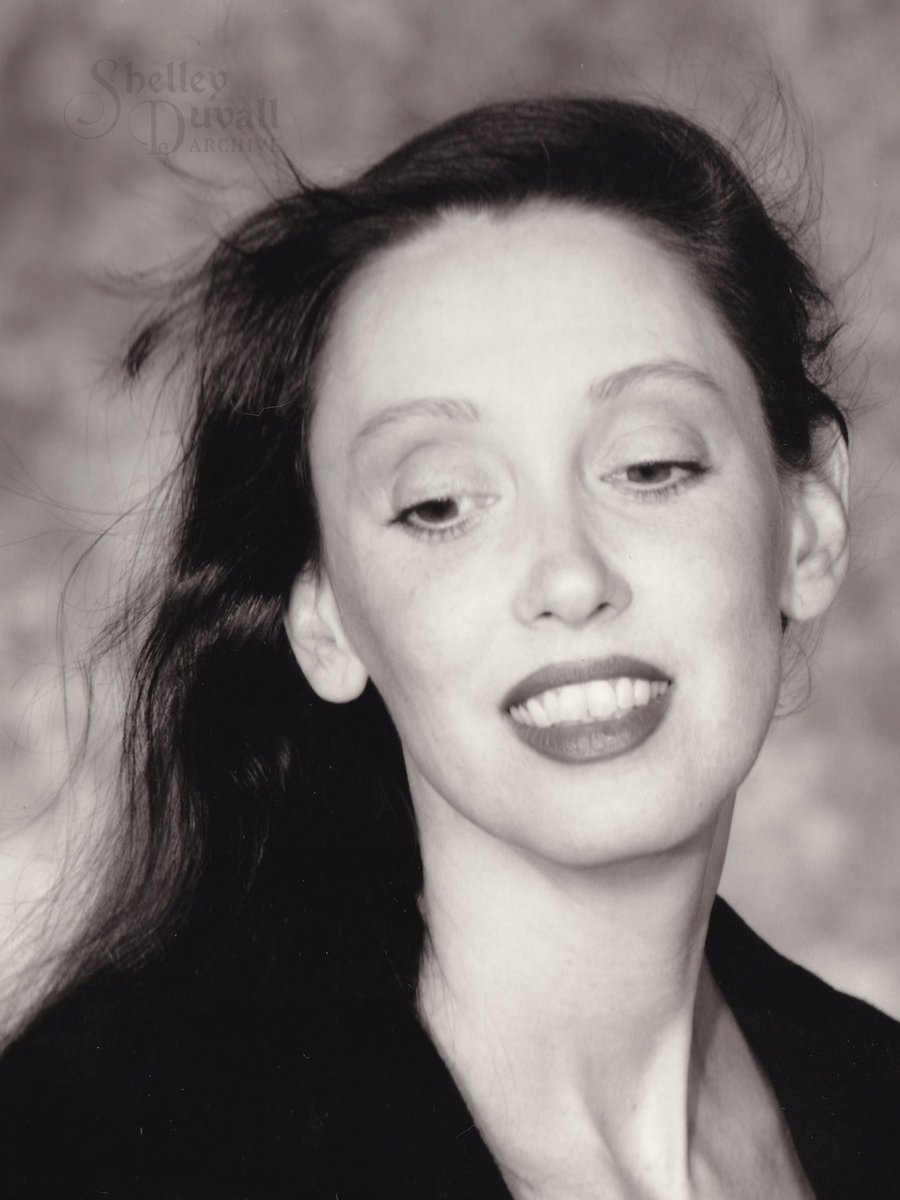 Shelley Duvall photographed in 1990 by Lynn Houston—headshot from my collection. 📸
