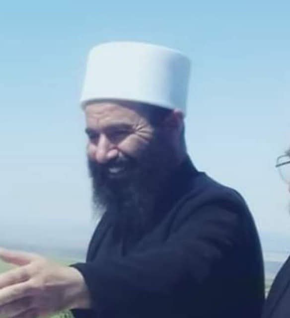 putintintin1's tweet image. #Syria &quot;Suwayda National Guard&quot; militia arrested 7 locals today including Raed al-Matni, the militia shaved his moustache and beard in a similar way to what pro-government forces did to local Druze in July.
While claims that al-Matni and other detainees are pro-Shara&apos;a but…