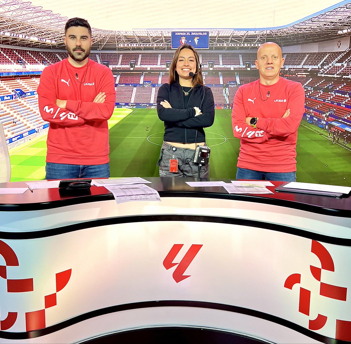 Aquí, con <a href="/HectorRuizPardo/">Héctor Antonio Ruiz</a> comentando el <a href="/FCBarcelona/">FC Barcelona</a> - <a href="/Alaves/">Deportivo Alavés</a> de <a href="/LaLiga/">LALIGA</a> en la señal internacional. #insidelaliga #BarcaAlaves