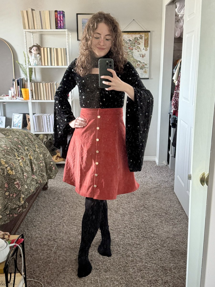 cassbeewrites's tweet photo. Book signing today 🦊 https://t.co/MrpCWRloUK
