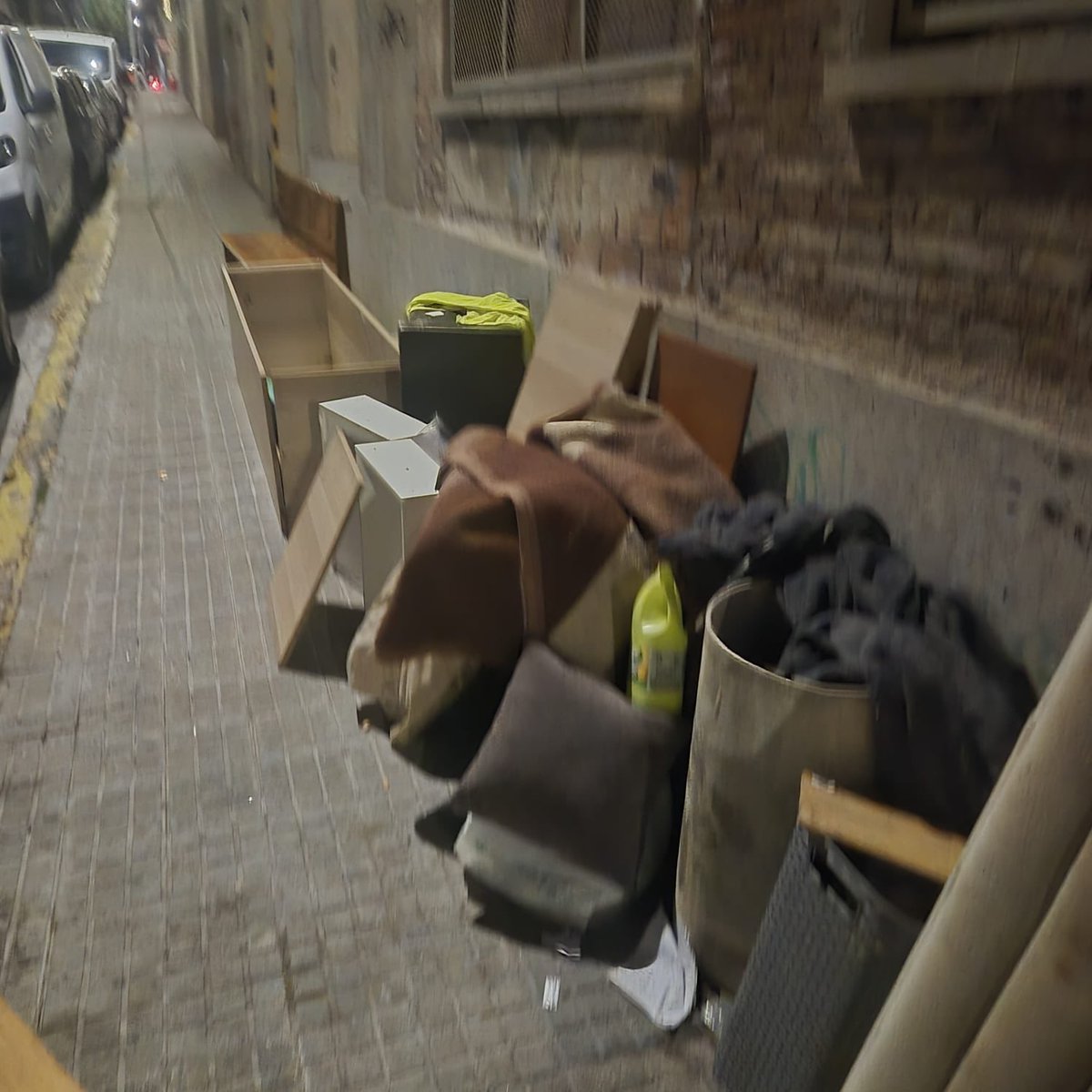 jomateixa84's tweet photo. Nou punt de reciclatge a Terrassa ?? @ajterrassa @jordi_ballart @ecoequip 
Carrer linné 32 https://t.co/tm6bYkpmuG