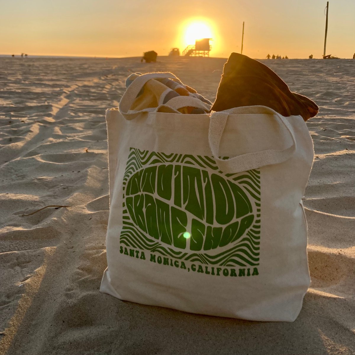 Intuitionskate's tweet photo. 🌊🏝️👜FREE canvas beach tote to first 10 in store purchases today! #SmallBusinessSaturday #santamonica #beachvibes #rollerblades #rollerskates @Mastercard https://t.co/ydctHSyiaD