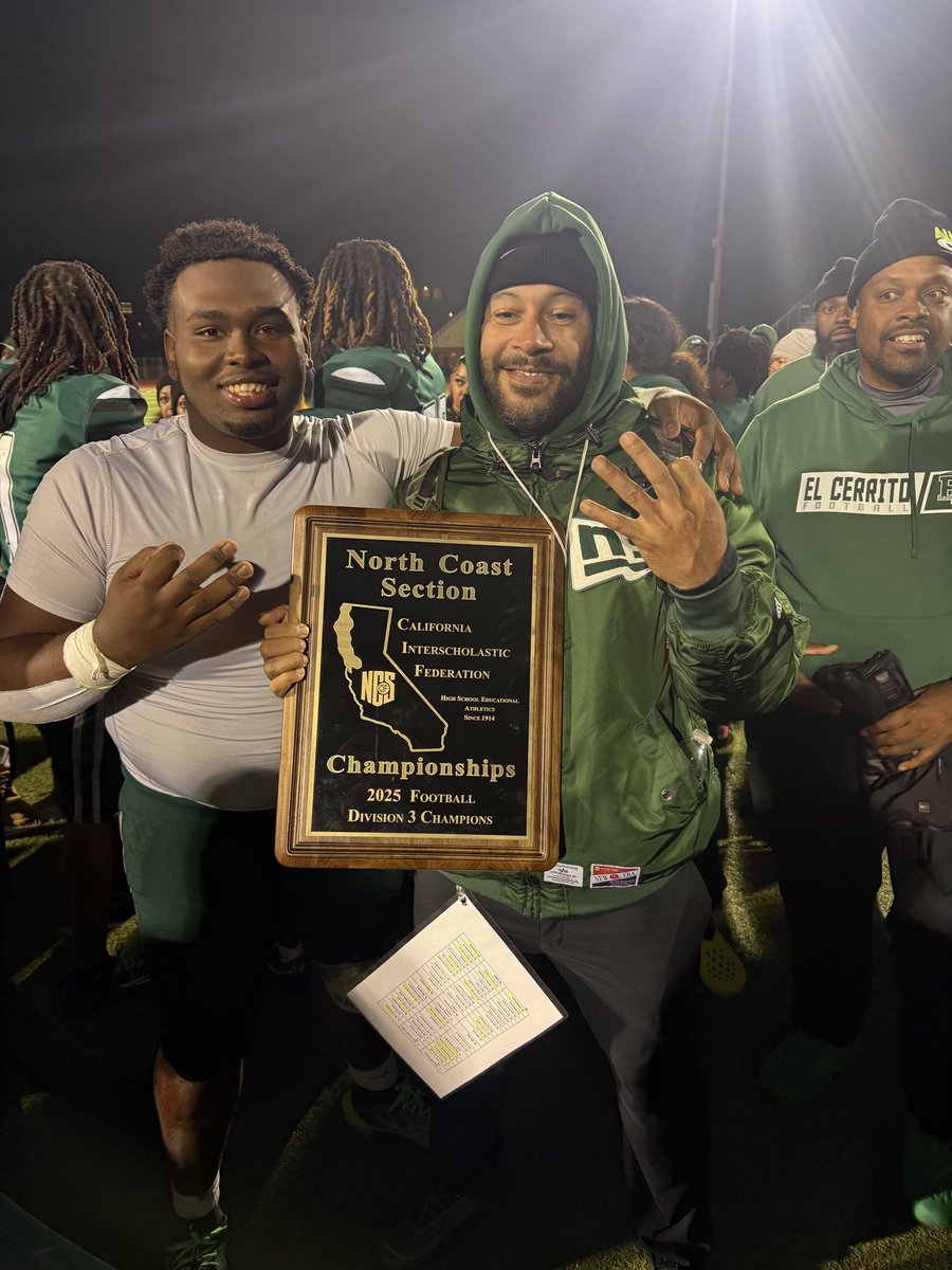 coachJCan's tweet photo. Ncs d3 champions
3 in 4 years.
Sr class never lost a playoff game. #iykyk
#YnotEC
#Bleedgreen
#gauchopride
#exECution https://t.co/mZkSICDatK