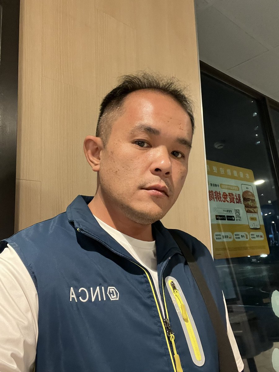 翹高高 tweet media