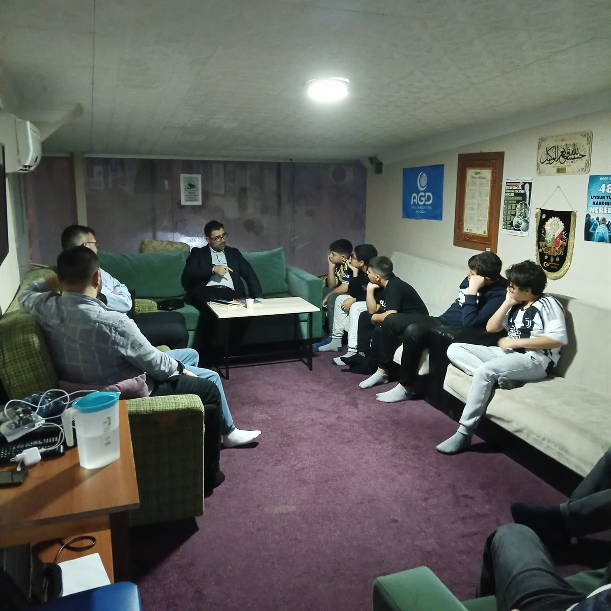 agdbeyoglu1's tweet image. Milli Gençlik Sohbetleri

Sohbetimizin konuğu Abdullah Yılmaz idi. Kendisi, “Bankacılık Sistemi ve Altın Dinarı” üzerine ufuk açıcı bir konferans gerçekleştirdi

Ekonomi,para sistemi ve alternatif modeller üzerine derinlemesine yapılan bu sohbet katılımcılardan büyük ilgi gördü