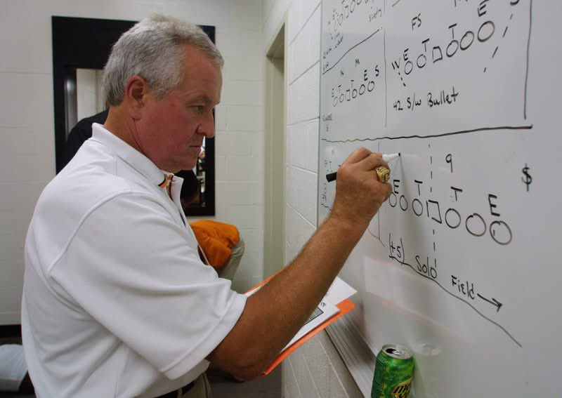 coach_johnsen's tweet photo. RIP Coach!
The coaching community lost 1 of the good ones today. Mike Barry was tough, like the city of Chicago, where he grew up. Sarcastic &amp; Dry. He treated me w/ respect, included me, &amp; busted my chops, even though I was a GA. I was proud when I could make him laugh. 🙏 https://t.co/i3Q10uFAey