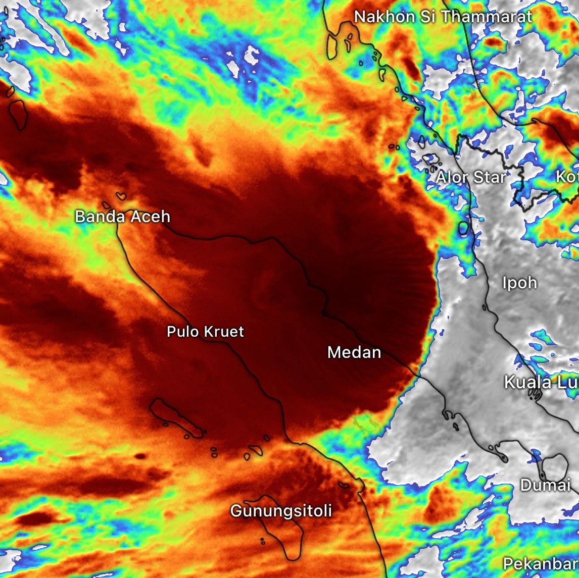 BackpirchCrew's tweet photo. The news just keeps getting worse. Cyclonic Storm Senyar’s casualty toll in Indonesia has risen to 303 people, with at least 316 more missing after grievous floods ravaged North Sumatra, West Sumatra, and Aceh. Meanwhile, in Thailand’s Songkhla Province, the impact of Senyar’s flooding may have been even more devastating, with some reports indicating the already tragic total of 263 lives lost might be far too low. 

Simultaneously, the flooding and landslides from Cyclonic Storm Ditwah in Sri Lanka are reported to have left 153 fatalities and 191+ missing. 

Heartbreaking.
