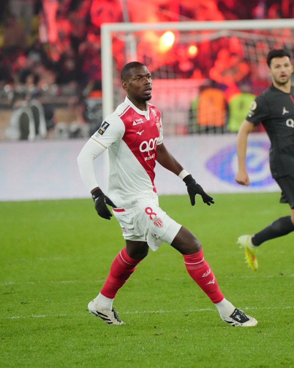 Loguito6's tweet photo. Passe aveugle, contrôle orientée
En étant à 10 face au PSG, il régale Pogba https://t.co/HrL5WJlV0U
