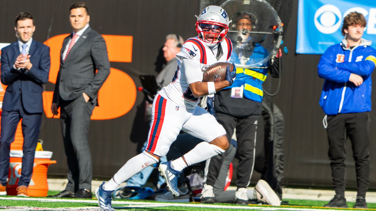 PatriotsComms's tweet photo. Players with 10+ PDs, 5+ TFLs and 3+ INTs in the @NFL this season:

- @Patriots CB @MarcusJonesocho 

#NEPats #ProBowlVote https://t.co/6WbZ5JtmSQ