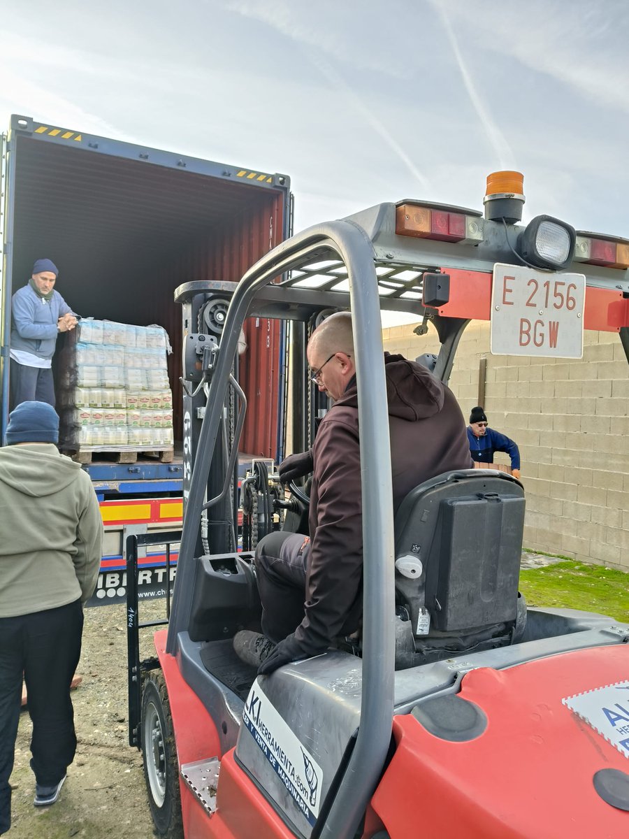 Hoy 29N logramos cargar un nuevo contenedor para nuestr@s herman@s de 🇨🇺 entre Asoc. La Guevara, Asoc. José Martí de Valencia y Euskadi Cuba
Siempre con la educación especial de Santiago,con el pueblo cubano y su revolución
¡BASTA YA! de #BloqueoGenocida
✊🏾
#SolidaridadVsBloqueo