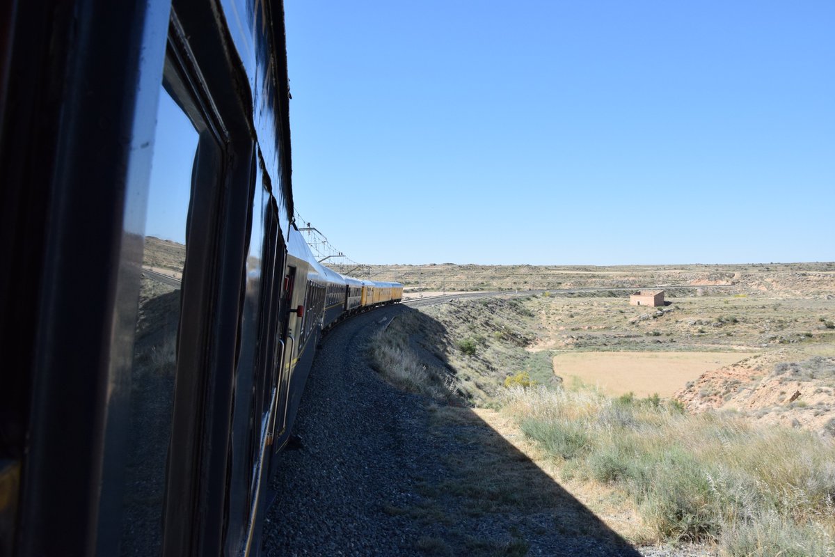Unoscuantostre1's tweet photo. El Tren Azul de @azaft_org en uno de sus viajes. #AZAFT #TrenAzul #tren #ferrocarril https://t.co/Gz1NbLTxQA