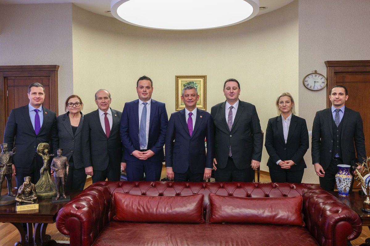 Genel Başkanımız Özgür Özel, Makedonya Türk Hareket Partisi Genel Başkanı Enes İbrahim ve beraberindeki heyeti Genel Merkezimizdeki makamında kabul etti.