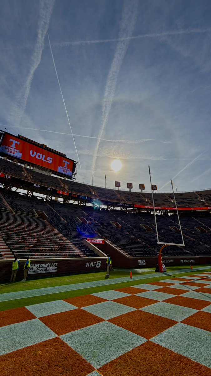 colecubelic's tweet image. Today, we football.