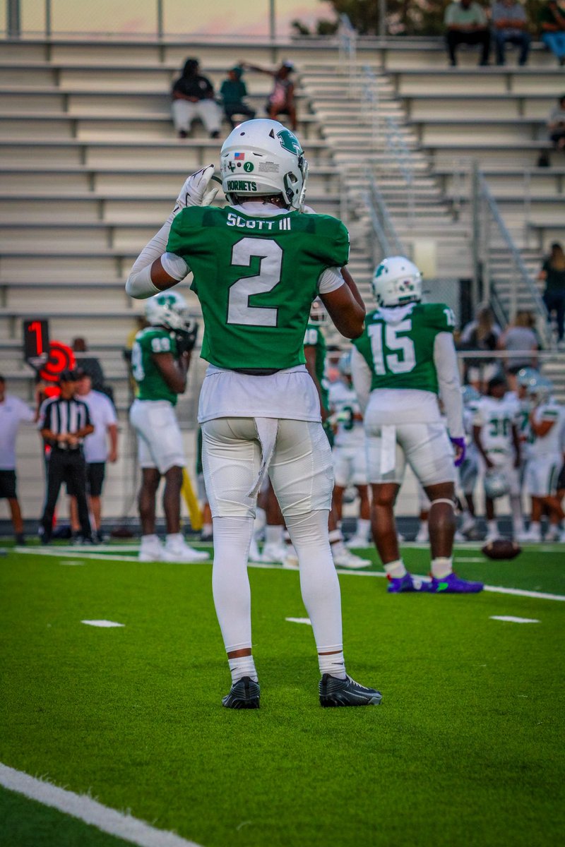 thetraescott's tweet image. My size doesn’t define me, I get after it regardless 💯