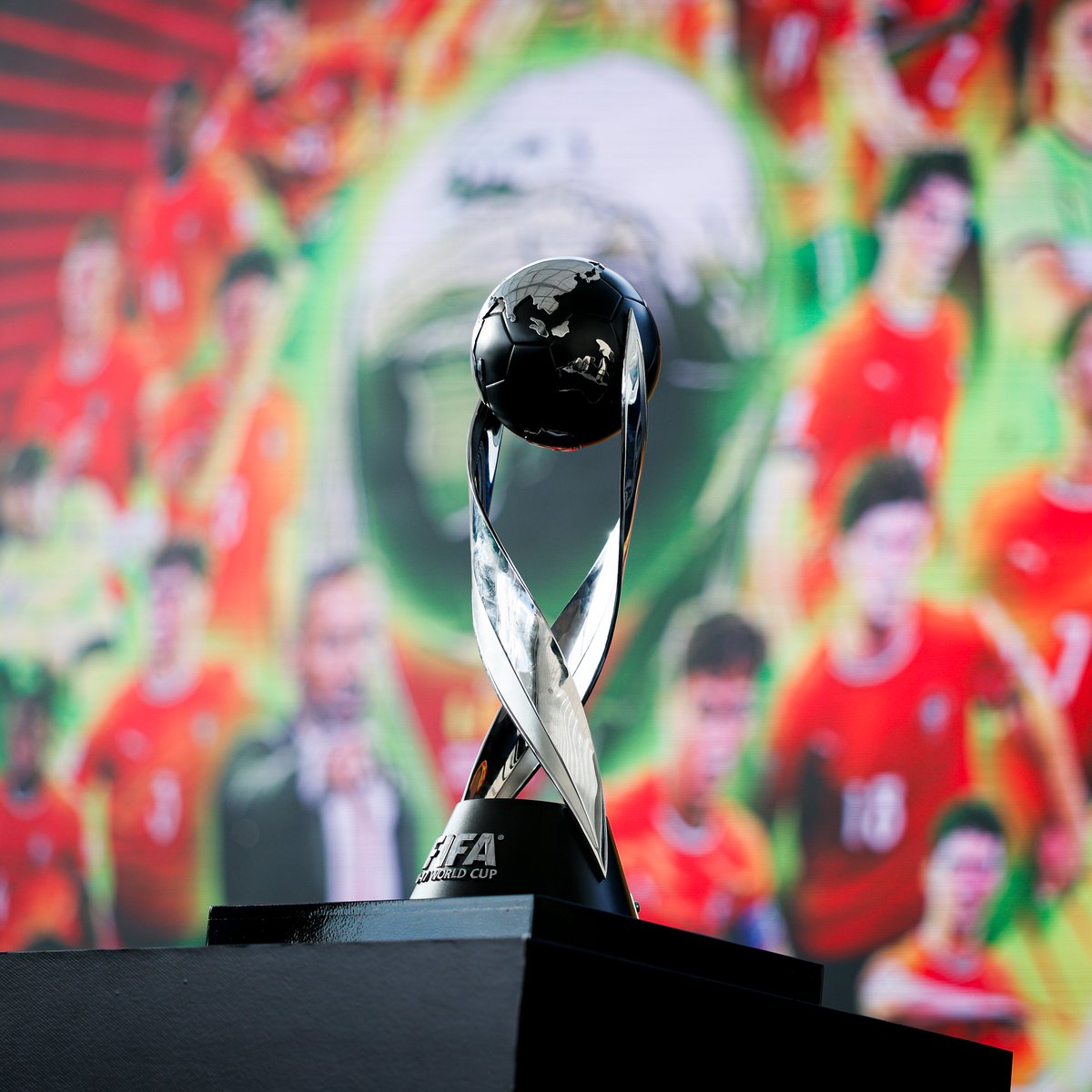 selecaoportugal's tweet image. Bem-vindos a casa, 𝗖𝗔𝗠𝗣𝗘𝗢̃𝗘𝗦 🏠🏆

#FazHistória | #U17WC