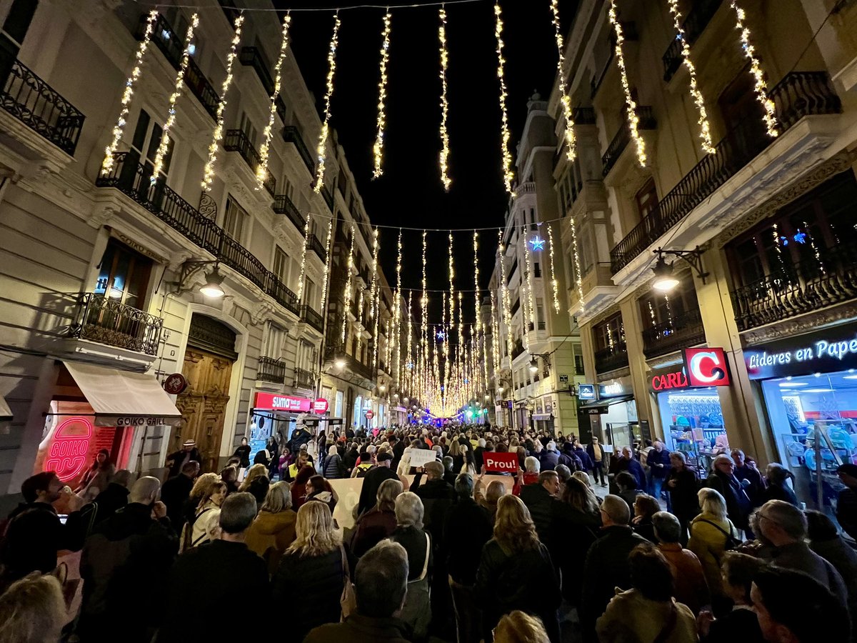 “L’expresident a Picassent”.

Els carrers de #València no callen.
