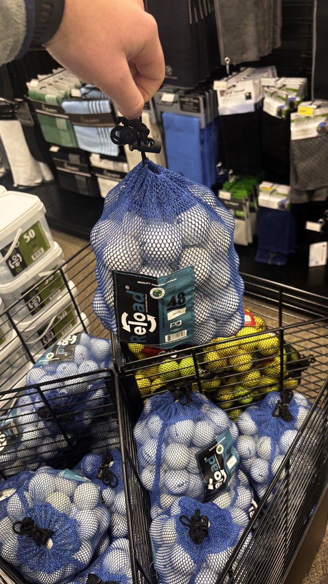 EastonJohnson81's tweet photo. This SCREAMS poor. This SCREAMS you should not be playing golf. YES I washed my hands vigorously after I touched this bag. YES I only use TP5x. (And pay 54.95 for 12) https://t.co/62jrHxNCc0