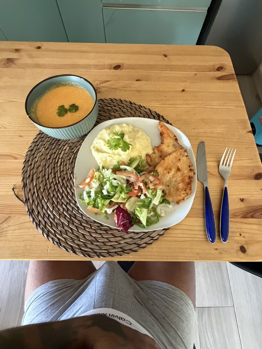 BABY__BOY1's tweet photo. Ya almorzaron? 🫣 https://t.co/Giv0CW6NCL