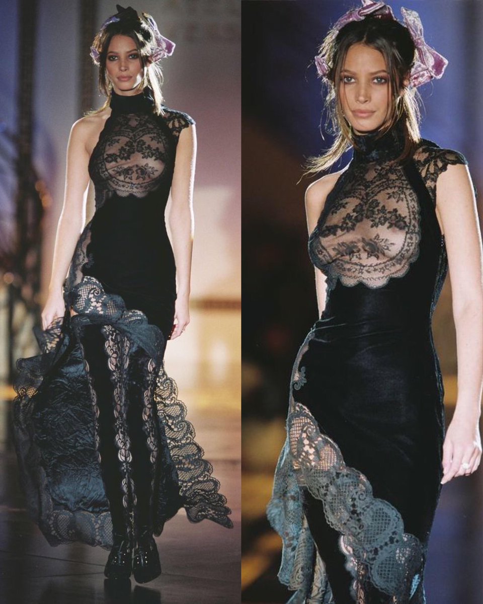 schiapearII's tweet image. Versace, Fall-Winter 1993