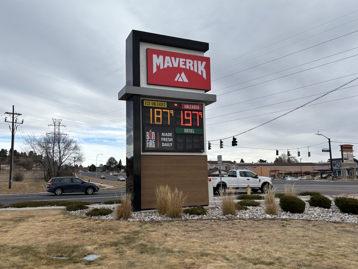 0HOUR1__'s tweet image. Under 2 Bucks Trump you son of a bitch you pulled it off!