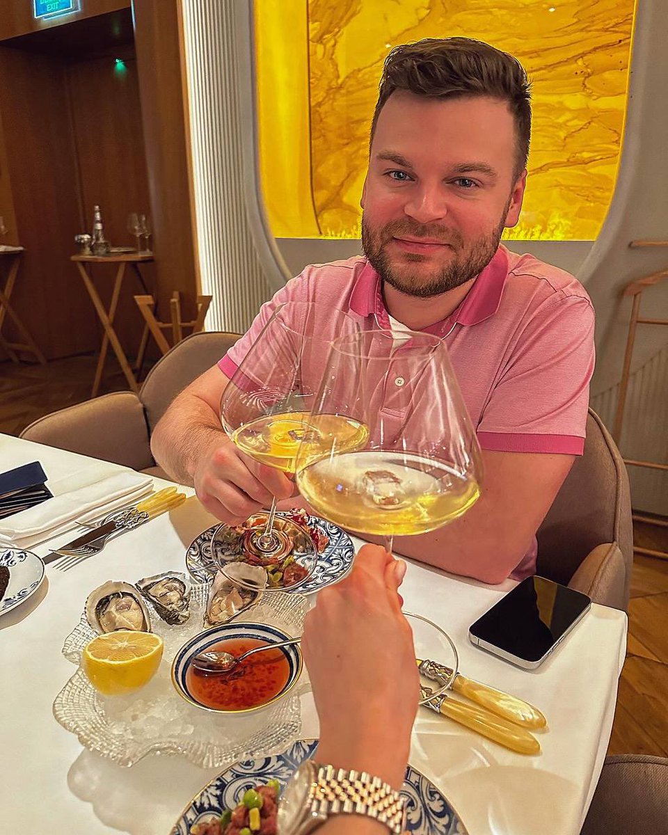 superoleg888's tweet image. It’s funny how building changes what you notice.
You stop looking for big ‘aha’ moments and start paying attention to tiny signals - a comment, a question, a small piece of friction.
Those end up shaping the product way more than anything else.

#Web3 #BUIDL