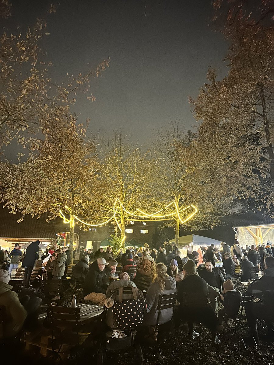 macroschema's tweet image. That’s how festivals are to celebrated

Laughter in the air

Just smell of joy and Glühwein 

I envy these people 

We may have an old civilisation but no culture

Our kids will never experience this vibe and beauty of festivals