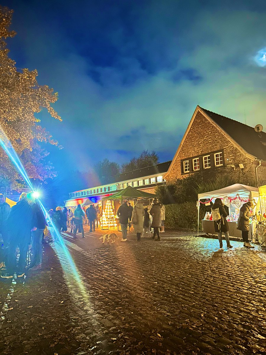 macroschema's tweet image. That’s how festivals are to celebrated

Laughter in the air

Just smell of joy and Glühwein 

I envy these people 

We may have an old civilisation but no culture

Our kids will never experience this vibe and beauty of festivals