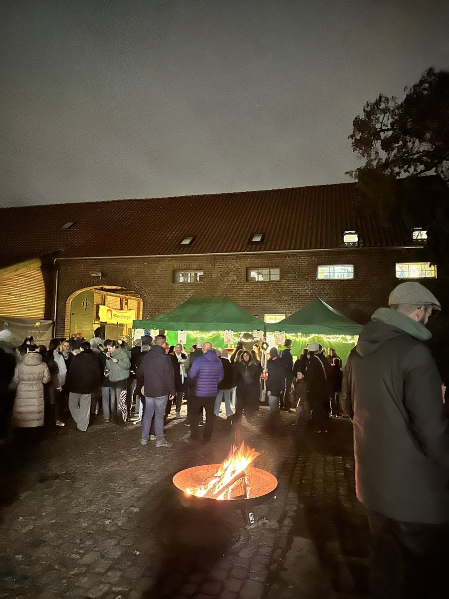 macroschema's tweet image. That’s how festivals are to celebrated

Laughter in the air

Just smell of joy and Glühwein 

I envy these people 

We may have an old civilisation but no culture

Our kids will never experience this vibe and beauty of festivals