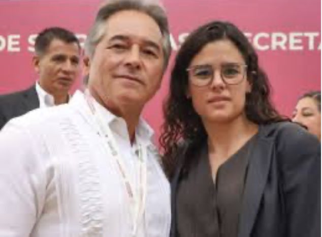 Las fotos de <a href="/LuisaAlcalde/">Luisa Alcalde</a> con Rubén Rocha Cantú y Don Barredora dejan de manifiesto que no hay mafioso y grupo delictivo en México con el que MORENA no tenga nexos.

MORENA debe ser proscrito, declarado organización terrorista y sus militantes privados de sus derechos