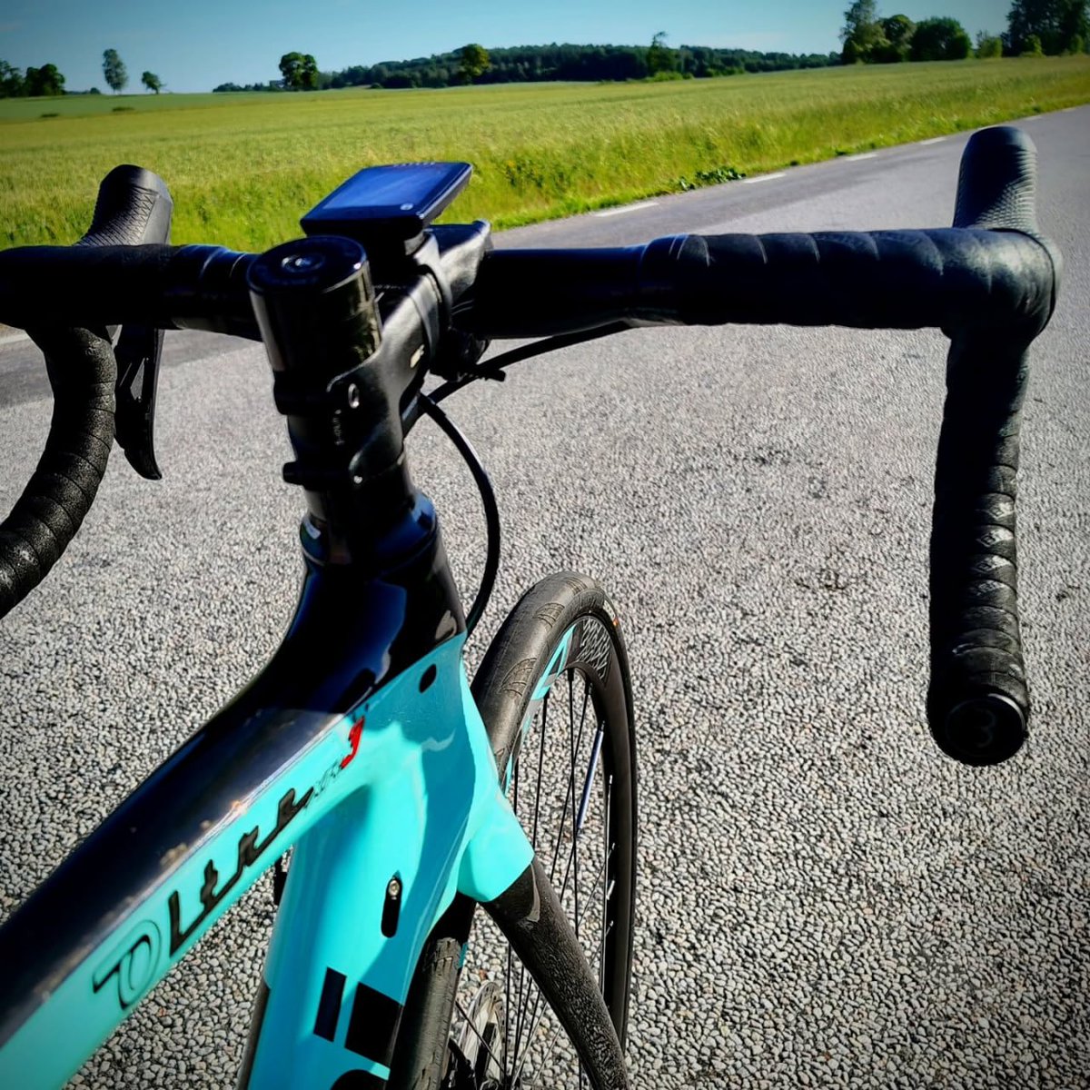 sakpal_ruturaj's tweet image. Sunny rides and open roads 🚴‍♂️ Nothing beats the freedom of cycling through breathtaking landscapes. Let the adventure begin! #CyclingLife #RoadTrip #BikeAdventure #OpenRoads #FreedomOnWheels