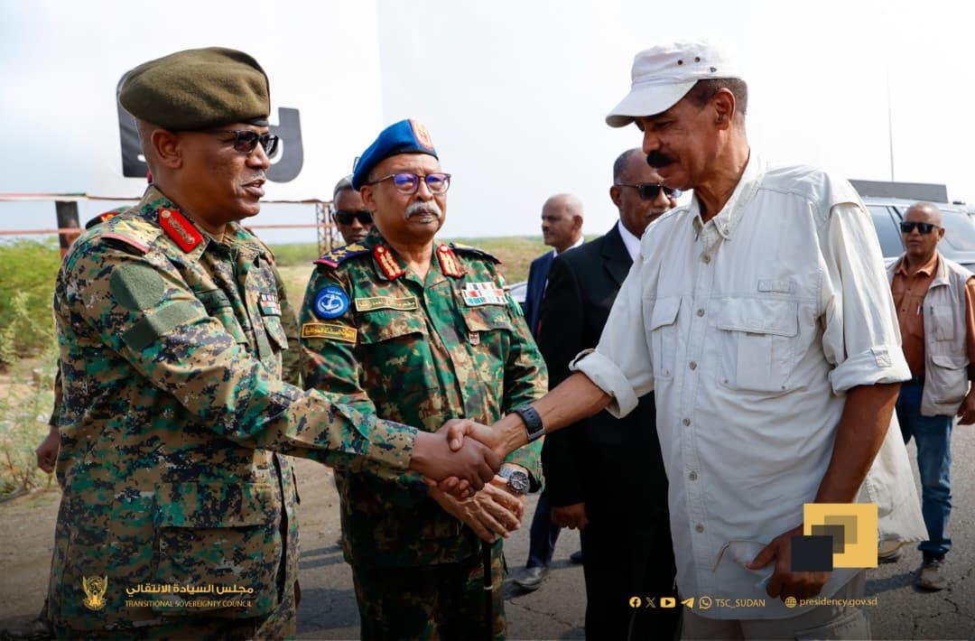 hawelti's tweet photo. President Isaias Afwerki and his host, the Chairman of Sudan's Sovereign Council, General Abdel Fattah Al-Burhan, held extensive meeting at the Government Headquarters in Port Sudan in the late afternoon hours today.

The meeting focused on the strengthening of bilateral ties, developments in the situation in Sudan, as well as regional and international issues of mutual concern. 

President Isaias Afwerki reiterated Eritrea's firm and principled stance on, and support for, the unity and sovereignty of Sudan.  The President further underlined that Eritrea will continue to stand on the side of Sudan until the achievement of durable peace.

General Al-Burhan, for his part, paid tribute to Eritrea's position that is anchored on the historic ties between the two peoples and affirmed that he will exert vigorous efforts to consolidate these ties for the benefit of the two nations.