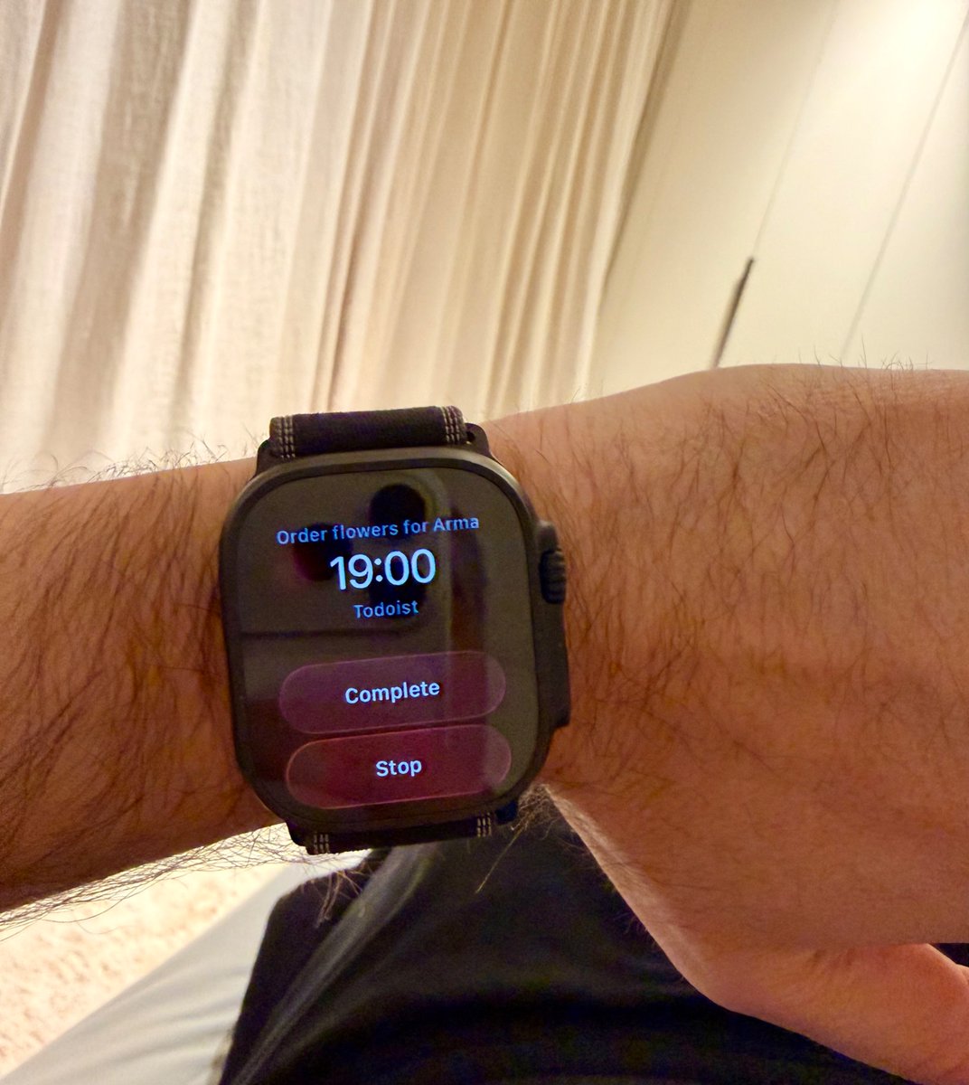 amix3k's tweet photo. Testing urgent reminders, they even work on the watch 👏 https://t.co/pGjy9g3avw